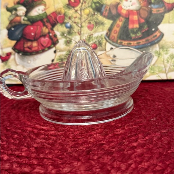 Vintage Clear Glass Citrus Juicer - Picture 2 of 8
